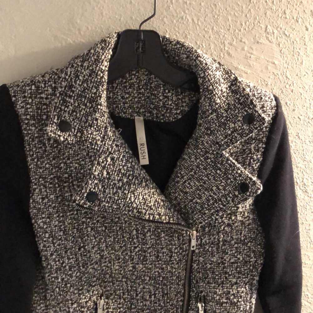 Blazer - Picture 3 of 4